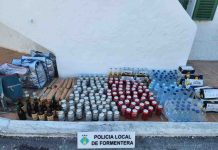 El Consell de Formentera establece un refuerzo policial para luchar contra la venta ambulante en la isla Material de venta ambulante decomisado por la Policía local de Formentera