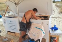 La Policía Local de Formentera desmantela un importante punto de venta ambulante de bebidas en pleno Parc Natural Revisión del material destinado a la venta ambulante