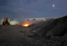 El incendio del vertedero continúa activo y controlado El incendio del vertedero continúa activo