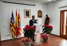 Llorenç Córdoba destaca la Constitución como un escudo protector de los derechos de cada individuo Llorenç Córdoba durante el acto del Día de la Constitución
