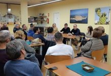 El Consell hace balance con los vecinos de la Mola del cumplimiento de los compromisos pactados hace cinco meses Reunión con vecinos de La Mola