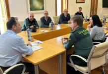 Altos cargos de la Guardia Civil y la directora insular de la Administración del Estado en las Pitiusas realizan una visita protocolaria al Consell de Formentera Altos cargos Guardia Civil