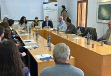 Jornada «productiva” para sensibilizar al sector turístico del ahorro y la reutilización del agua Reunión sobre gestión sostenible del agua en zonas turísticas