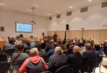 Compromiso para acometer mejoras estructurales y estéticas en la zona urbana de es Ca Marí Reunión de Javier Serra con vecinos de es Ca Marí