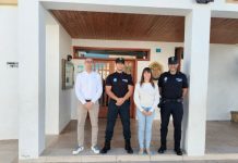 Formentera presenta a un nuevo agente de policía local en prácticas Formentera presenta a un nuevo agente de policía en prácticas