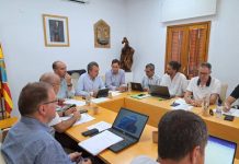 La Conselleria balear d’Educació i Universitats acuerda declarar todas las plazas docentes de Formentera como plazas de muy difícil cobertura El conseller balear de Educación, Antoni Vera, en la reunión celebrada esta mañana en Formentera