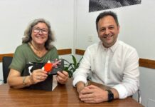 El presidente del Consell Insular de Formentera agradece a Azucena Carrasco sus 15 años de trabajo al servicio público como técnica de Igualdad Llorenç Córdoba y Azucena Carrasco