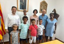 El Consell recibe a los niños saharauis acogidos este verano en la isla a través del programa ‘Vacances en Pau’ niños saharauis