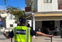Los alumnos del curso básico de Policía Local realizan las prácticas de regulación del tráfico en Formentera curso Policía local