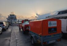Dos bomberos con equipo necesario salen de Formentera a Valencia para continuar con las tareas de ayuda Bomberos de Formentera embarcan hacia Valencia