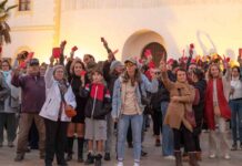 Representantes de la ciudadanía de Formentera sacan tarjeta roja a los políticos locales Concentración ciudadana DIEM PROU!