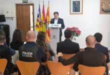Llorenç Córdoba recuerda la obligación de trabajar, escuchar y cumplir con los compromisos asumidos en su discurso del Día de la Constitución Acto institucional 46 aniversario Constitución Española