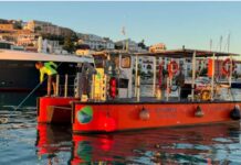 Más de 12 toneladas de residuos retiradas en los puertos de Eivissa y la Savina en cuatro años de limpieza de la lámina del agua Embarcación de limpieza APB