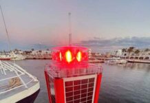 La APB establece en el puerto de la Savina dos canales de navegación diferenciados para mejorar la seguridad en la entrada y salida de puerto Balizas de señalización instaladas en el puerto de la Savina