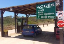 Comienza la regulación del acceso y estacionamiento en el Parc Natural de ses Salines Control de entrada al Parc Natural