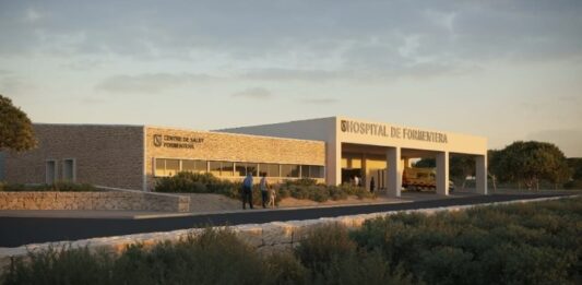 El Govern actualiza el presupuesto de la reforma y ampliación del Centro de Salud Formentera hasta los 4,5 millones de euros Maqueta del nuevo edificio junto al Hospital de Formentera