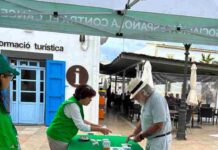 La Asociación Española Contra el Cáncer y el Colegio de Farmacéuticos inciden en la importancia de protegerse adecuadamente del sol Mesa informativa en la Pl. Constitució de Sant Francesc Xavier