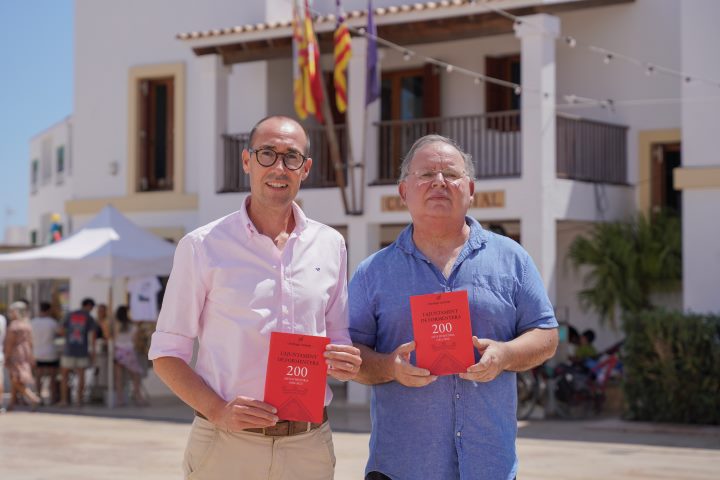 El presidente del Consell, Óscar Portas y el historiador Santiago Colomar