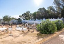 Labores de mantenimiento y embellecimiento en el Cementerio Municipal para la festividad de Todos los Santos Cementerio Municipal en Sant Francesc