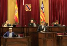 Llorenç Córdoba rebutja la derogació de la Llei de Memòria Democràtica Llorenc Córdoba durante su intervención en el Parlament balear