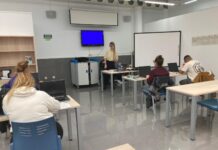El aula de formación del Casal d’Entitats acoge un nuevo curso de inglés dirigido a personas desempleadas