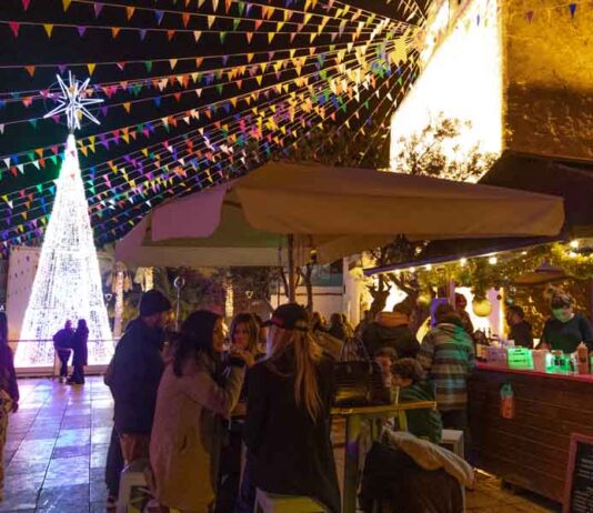 Alegría, luces y música para recibir la Navidad en Formentera