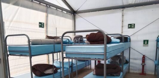Interceptados 29 migrantes en Formentera Carpa acogida migrantes