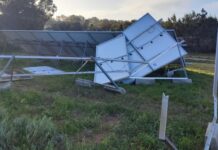 Intenso temporal de viento con rachas que superan los 90 km/h en Formentera Placas solares destrozadas por el viento