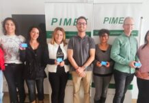 La campaña “Per nadal compra a casa” se salda con siete ganadores Ganadores y empresarios en la sede de PIMEF