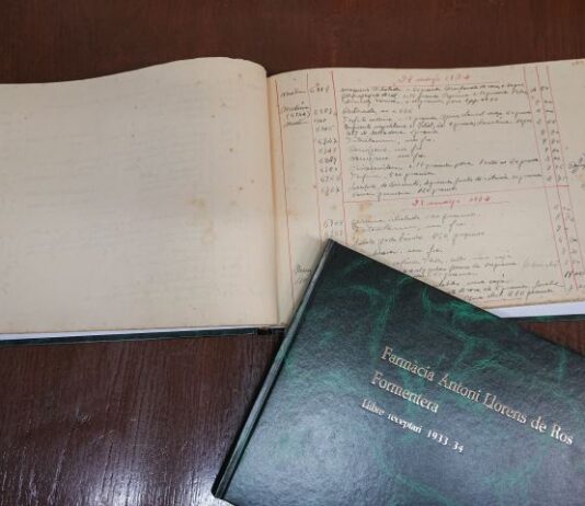El Consell incorpora a su fondo patrimonial dos recetarios farmacéuticos de Formentera de los años 1933 y 1934