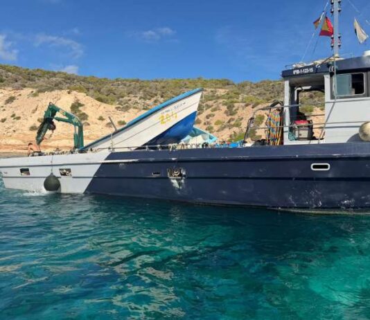 El Consell de Formentera retira un total de 18 pateras de las zonas de es Ram, s’Estufador y Pesqueres Altes