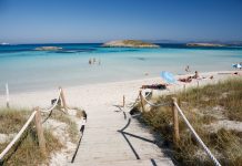 El Plan para la nueva normalidad establece las medidas para garantizar la seguridad y prevenir riesgos de contagio a partir de hoy playa Illetes