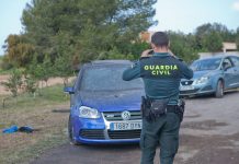Cremen dos cotxes en la nit de dissabte