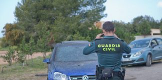 Cremen dos cotxes en la nit de dissabte