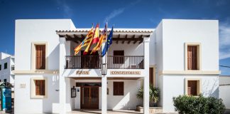 El Juzgado rechaza el recurso de dos empresas contra el proceso de licitación del contrato de servicios de playas