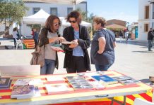 Formentera festeja sant Jordi con libros y rosas
