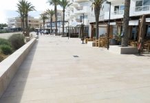 Un turista se precipita desde un balcón en Es Pujols