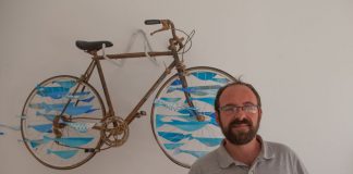 «Islas», un paseo visual a bordo de veleros de papel