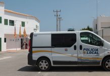Detingut per tinença de drogues i conduir sense permís
