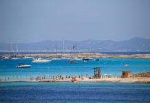 Se incrementa la vigilancia para evitar fondeos sobre posidonia