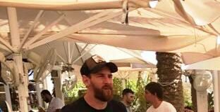 Leo Messi, Luís Suárez i Cesc Fábregas descarreguen tensions a Formentera