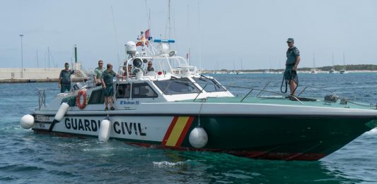Rescatados 17 migrantes a 2 millas al Este de Formentera Guardia Civil del mar