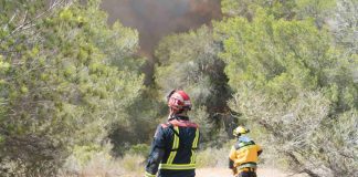 Ibanat dóna per extingit l’incendi des Cap de Barbaria tres dies després del seu inici
