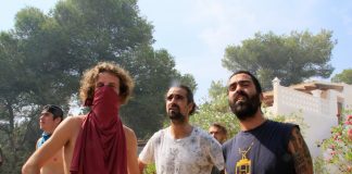 Del verde a la ceniza en Cala Saona