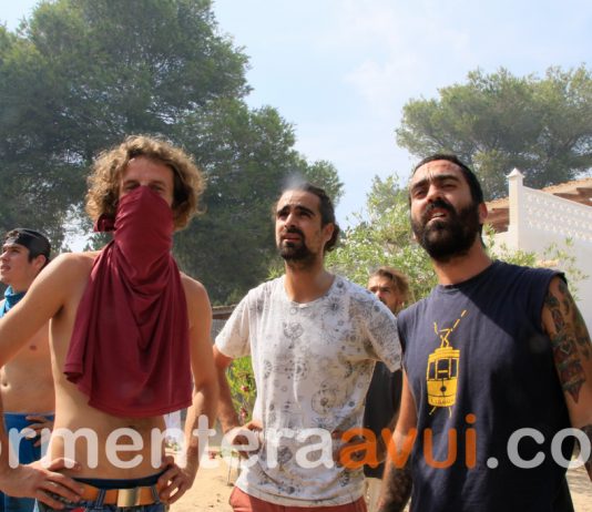 Del verde a la ceniza en Cala Saona