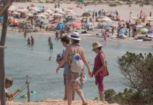El Govern presenta un Plan para la reactivación del turismo dotado con 11 millones de euros