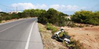 Dues persones ferides en un accident de moto a Formentera
