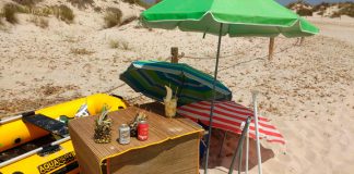 La Policia de Formentera desmantella un quiosc il·legal a la platja d’Espalmador
