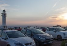 Els vehicles tornen a ocupar el far des Cap