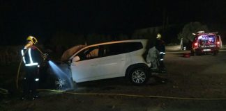 Un vehículo arde en Sant Ferran